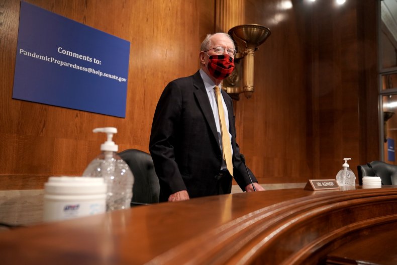 Lamar Alexander, face mask