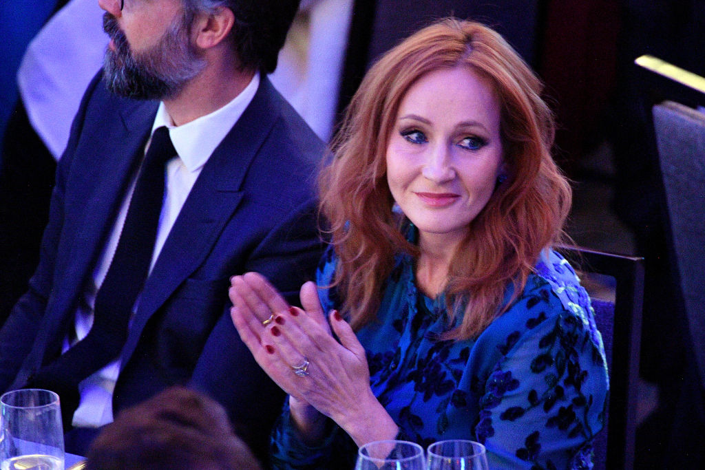 J K Rowling Thanks Fan Site Founder For Saying She Is Not Transphobic