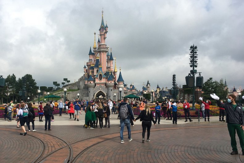 Walt Disney World Removes 'No-COVID' Thread on