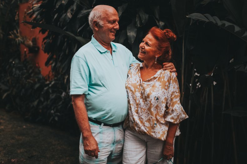 Best Senior Dating Sites & Apps For Singles Over 50,60,70 In 2021