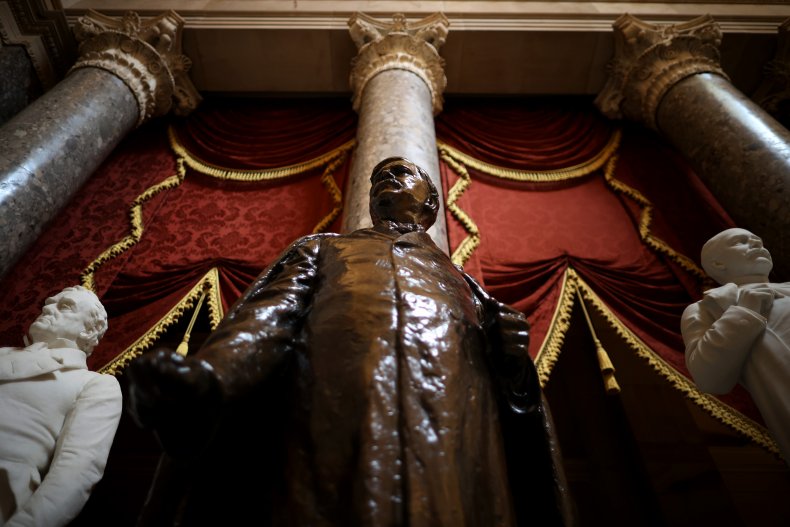 House votes to remove Confederate statues