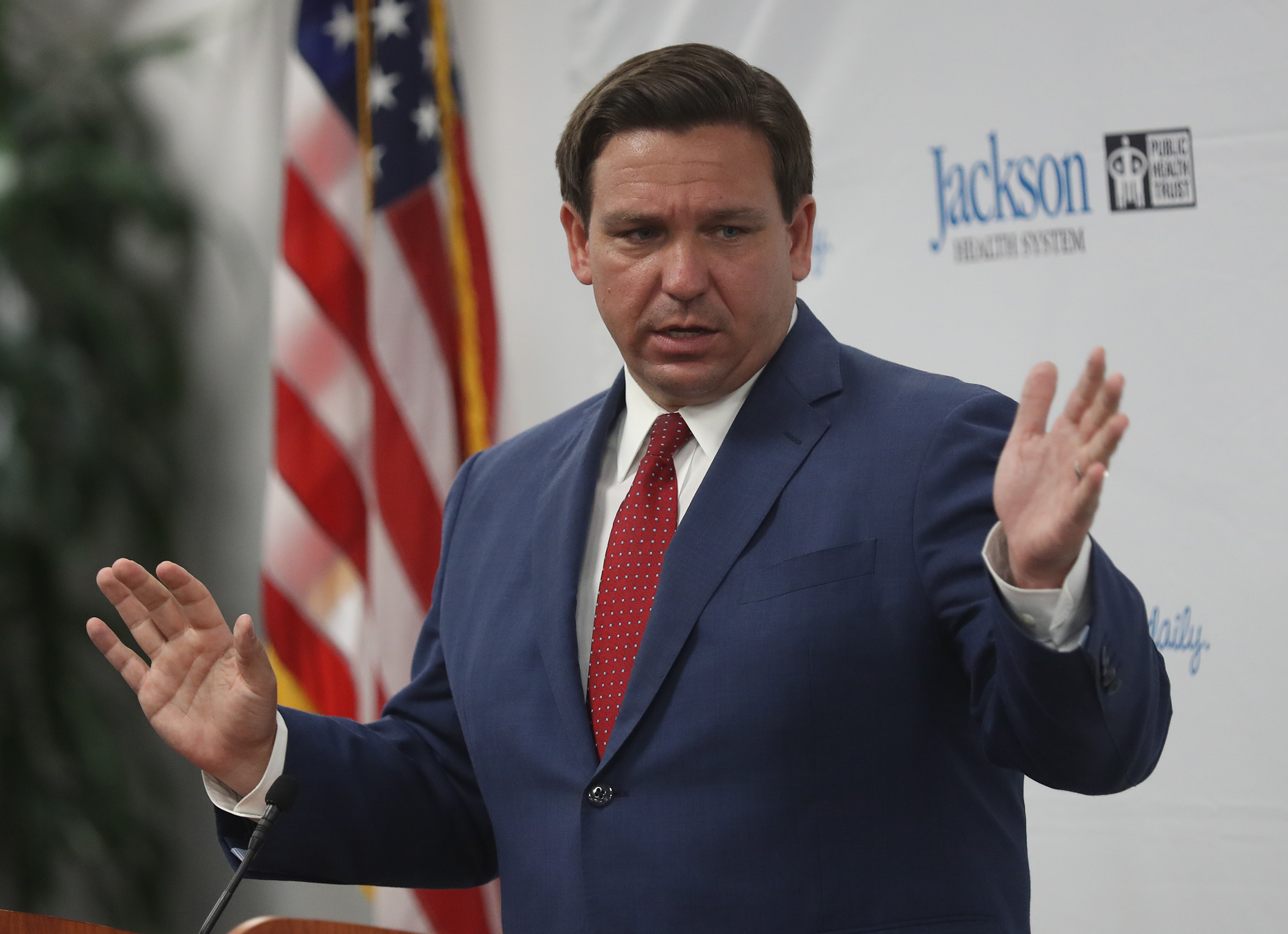 Florida Gov. DeSantis Backs Off Hard Stance on Schools, Lets Parents Decide