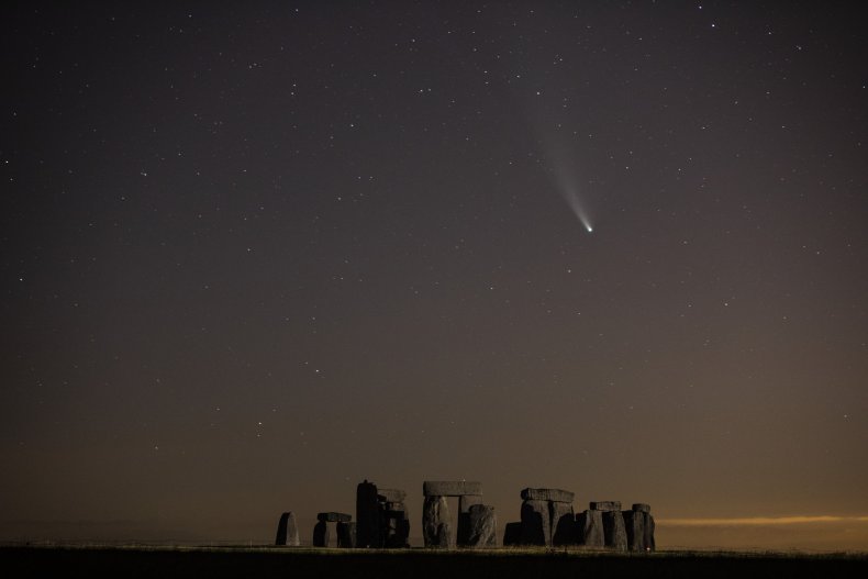 neowise-stonehenge-2