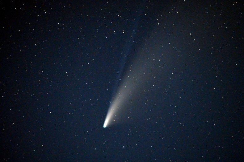 comet-neowise-sky