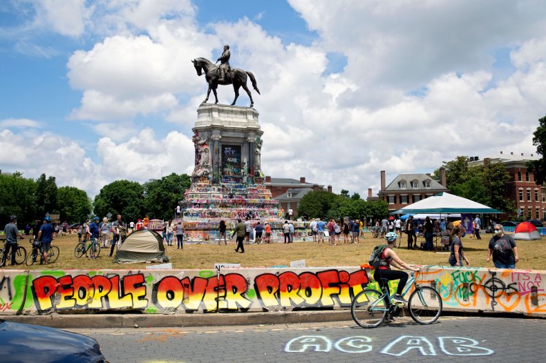 Robert E. Lee statue, Virginia, June 2020