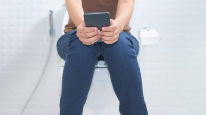 Newsweek Amplify - Phones in the Washroom
