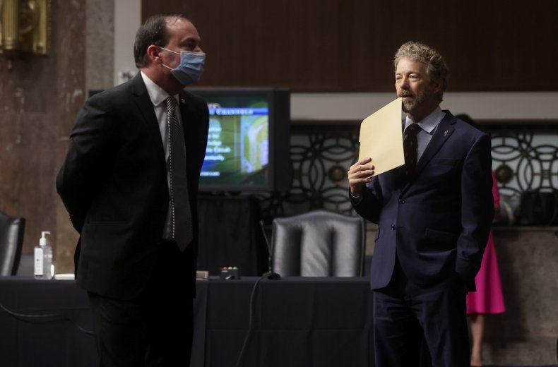 Mike Lee, Rand Paul refuse masks