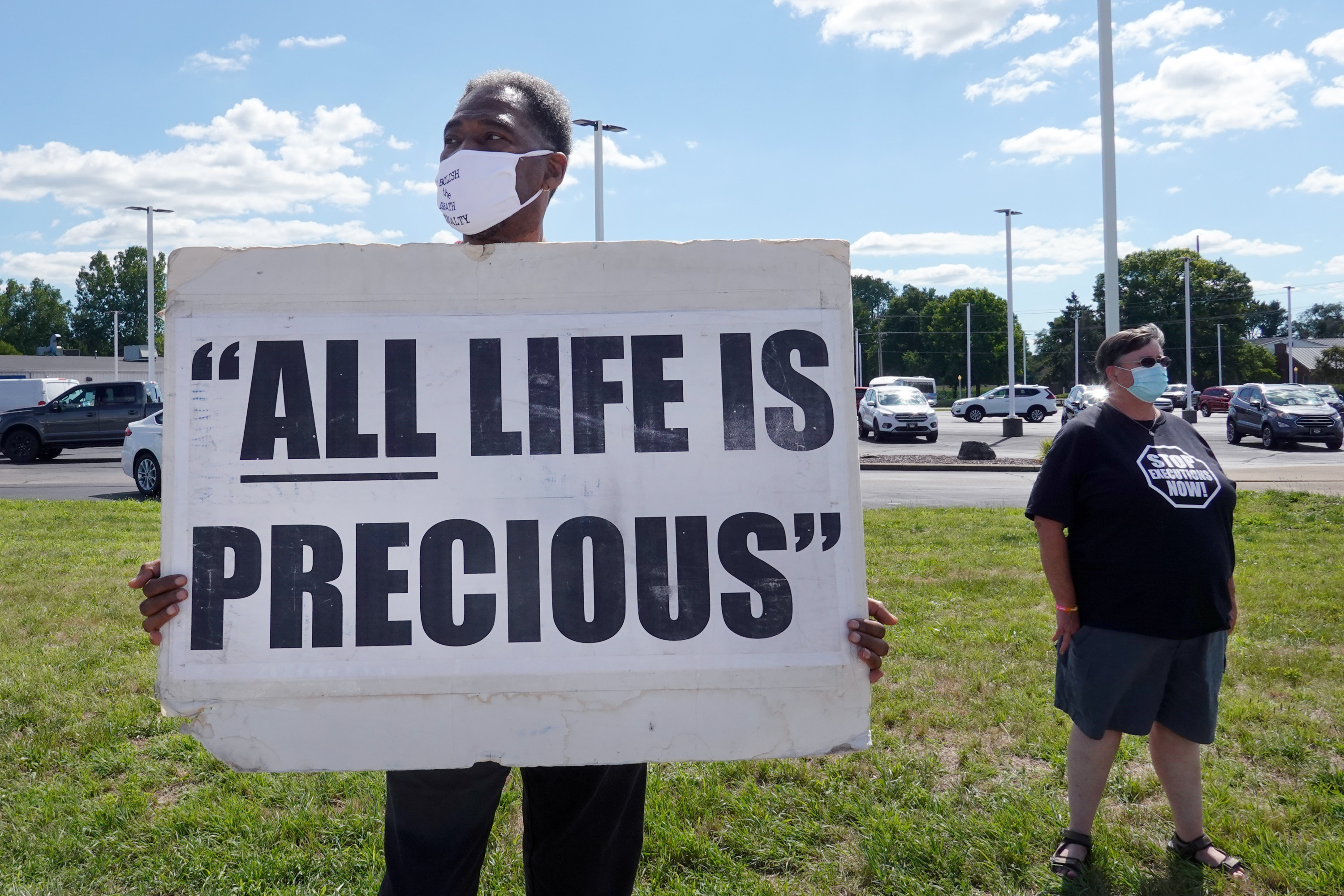 Brandon Bernard Execution Protesters To Tape Off Doj Offices As Crime Scene Brandon bernard was executed late thursday night at the federal prison in terre haute, ind the supreme court denied brandon bernard's request for a stay of execution thursday night, clearing. newsweek