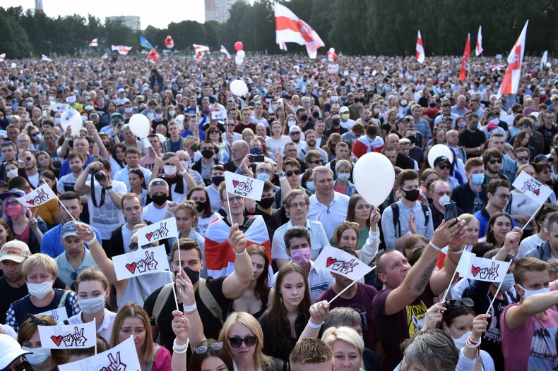 Supporters of presidential candidate Svetlana Tikhanovskaya