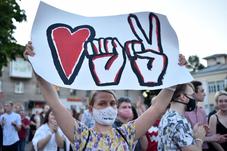 Supporters of presidential candidate Svetlana Tikhanovskaya