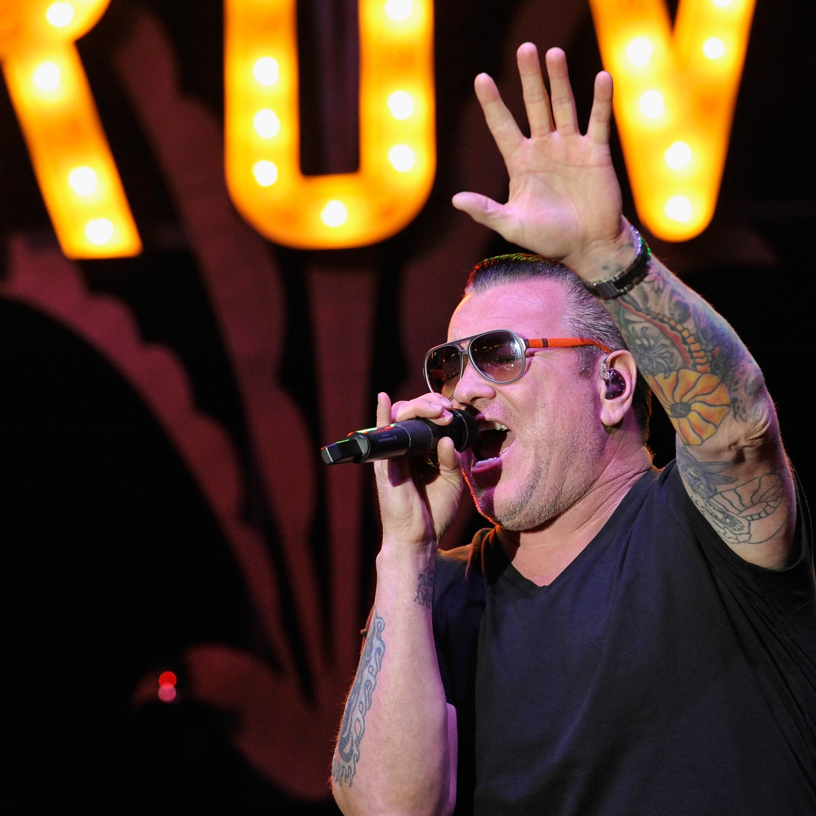 COVID Concert Isn't the First Time Smash Mouth Singer Steve Harwell Has  Courted Controversy
