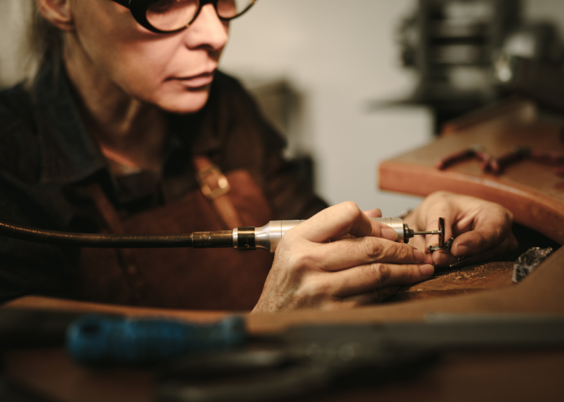 #46. Grinding and polishing workers, hand