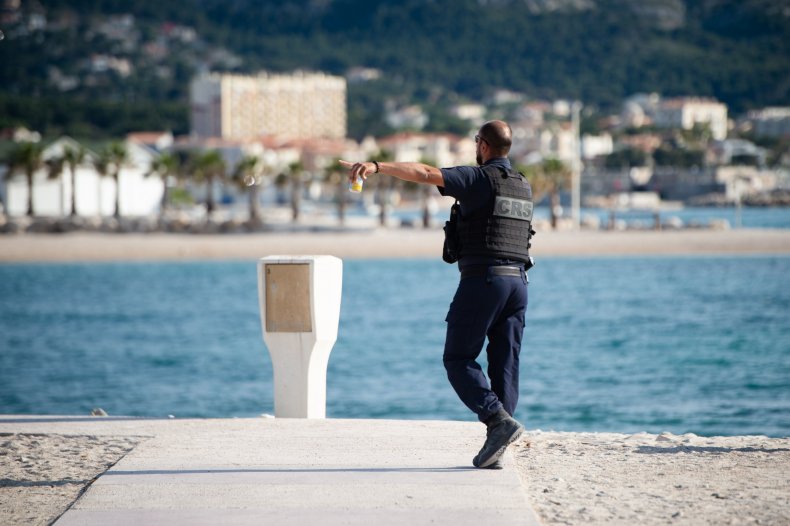 Polizia Marsiglia Francia spiaggia giugno 2020