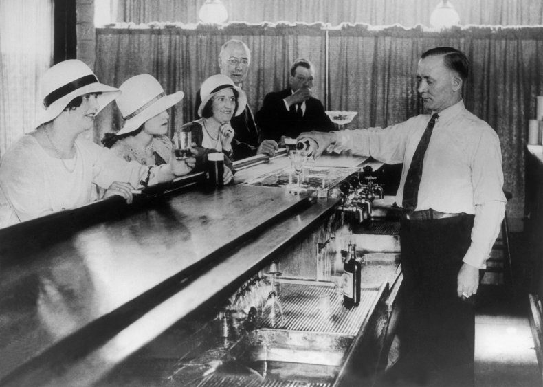 1925: Speakeasies serve up finger foods