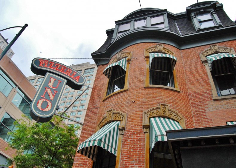 1943: Pizzeria Uno dreams up deep-dish pizza