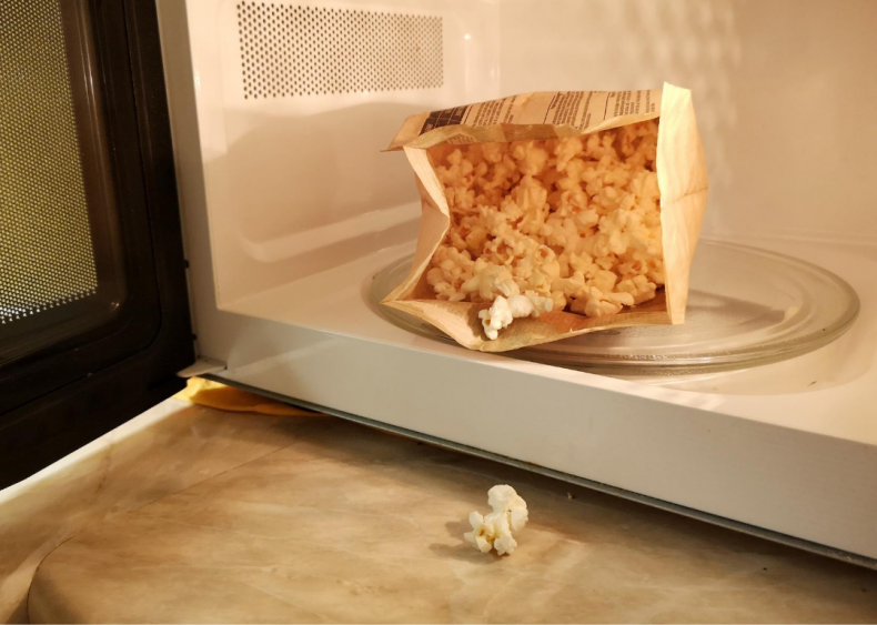 1983: Microwave popcorn becomes available across the U.S.