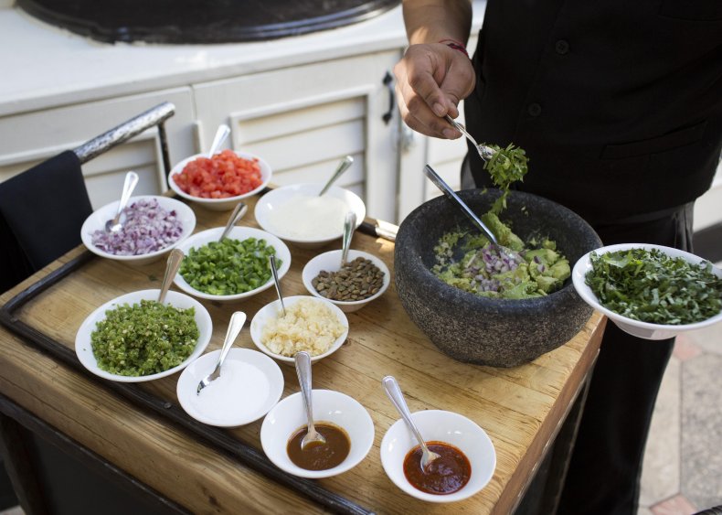 1984: Rosa Mexicano whips up tableside guacamole