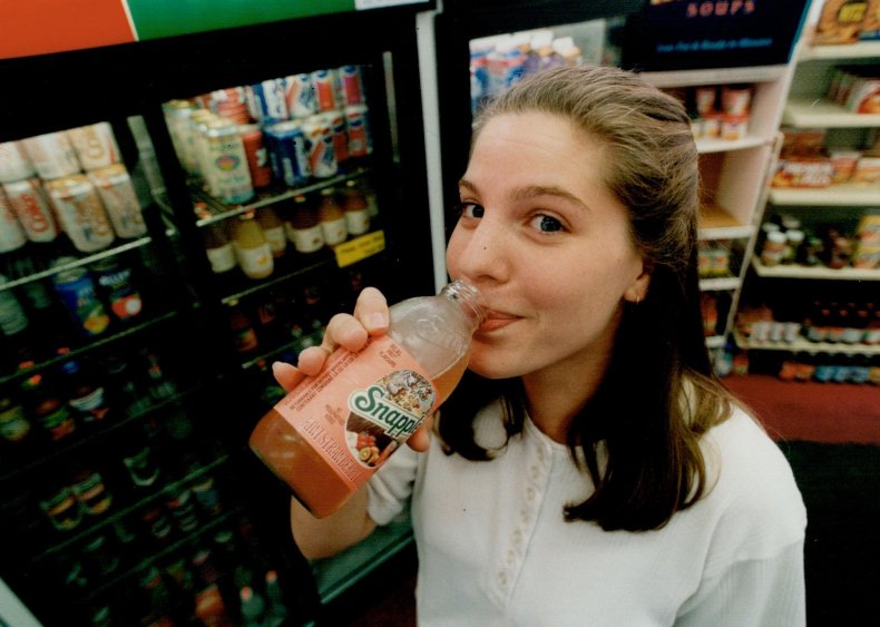 1987: Snapple offers bottled iced tea