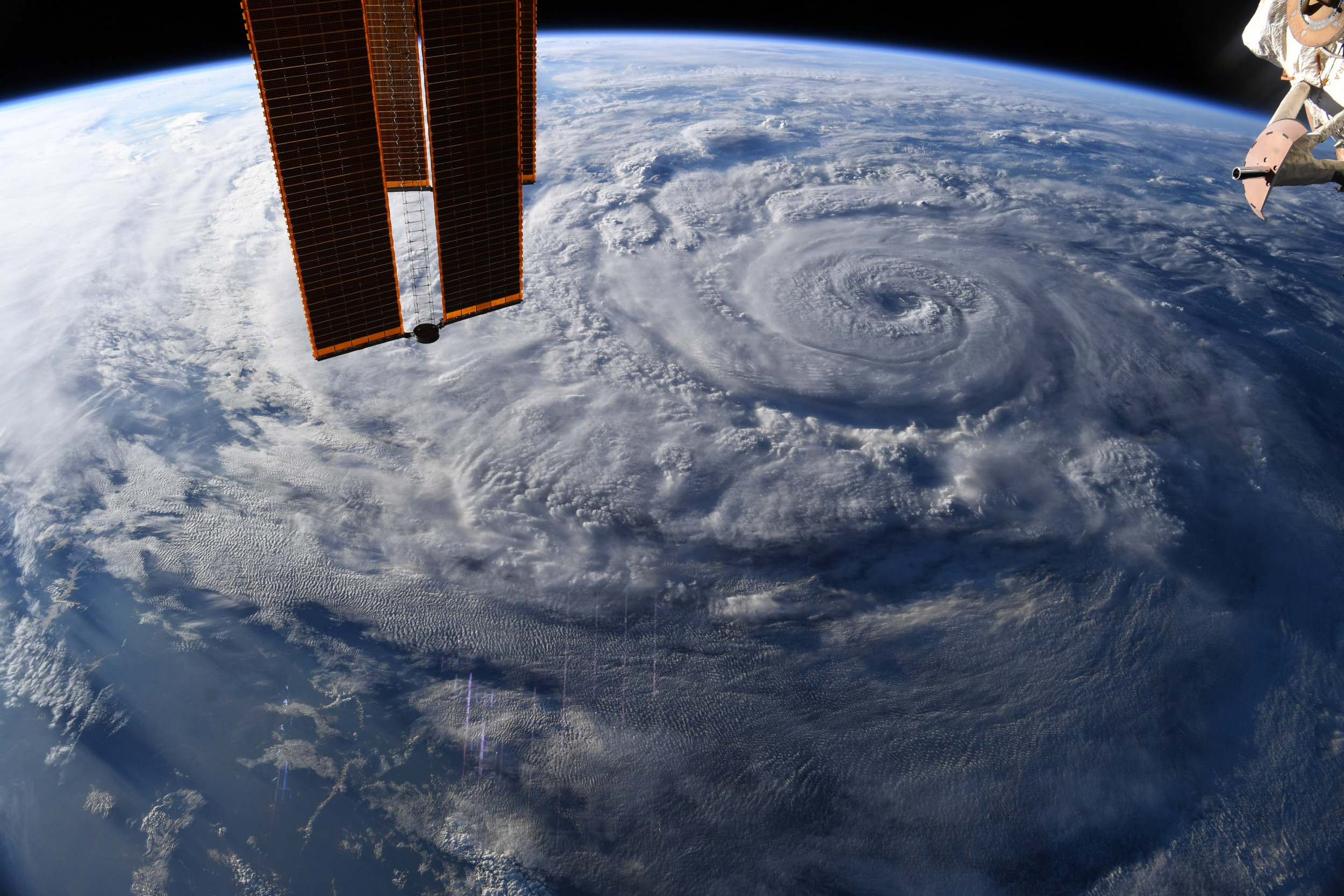 Ураган Катрина со спутников