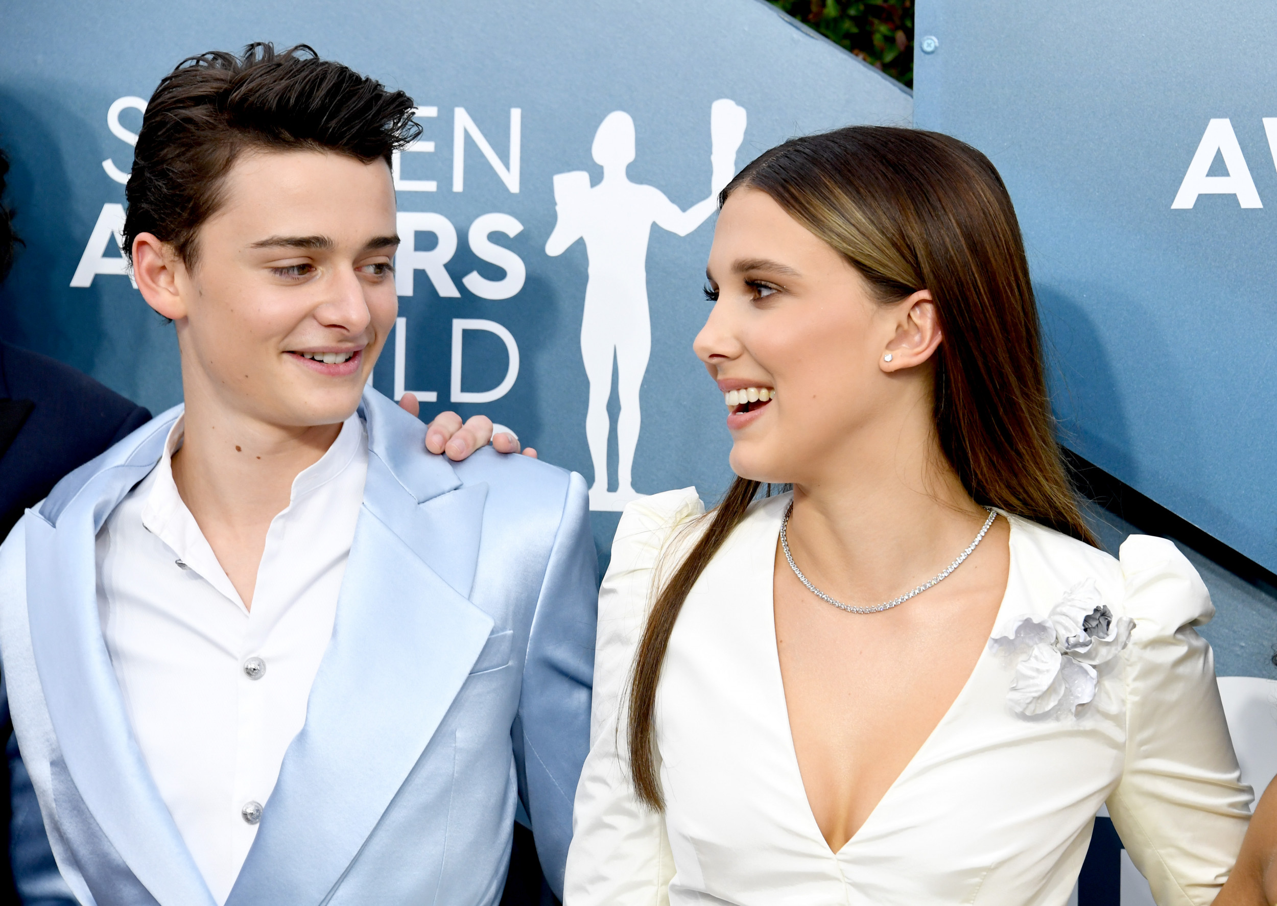 Stranger News on X: MILLIE BOBBY BROWN & NOAH SCHNAPP ON