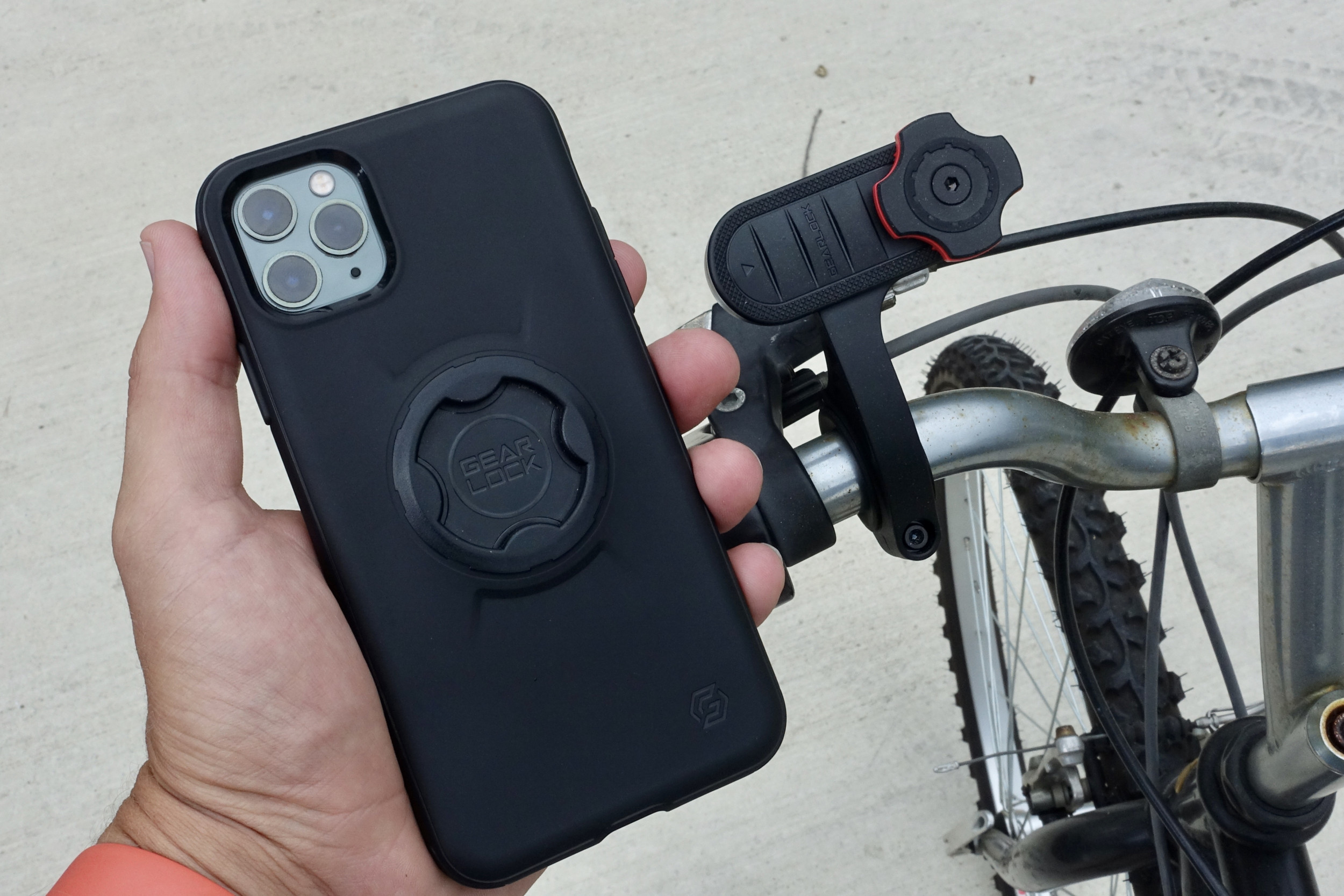 attach iphone to bike