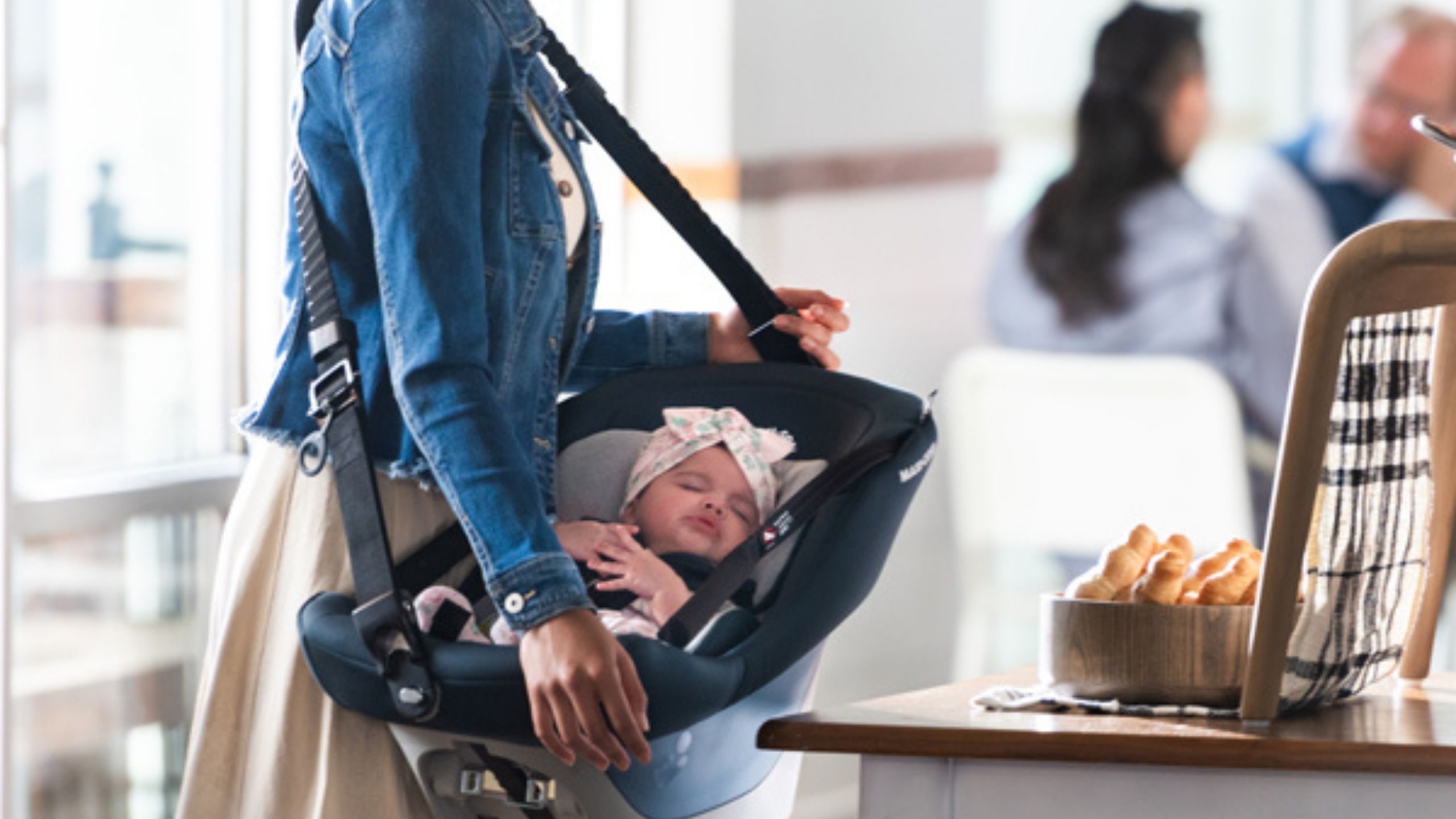 Aan het leren tuin spuiten For Busy Parents, Maxi-Cosi Launches First-Ever Baby Car Seat Designed to  Give Parents an Extra Hand