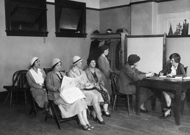 1933: 2 million women lose jobs in the Great Depression