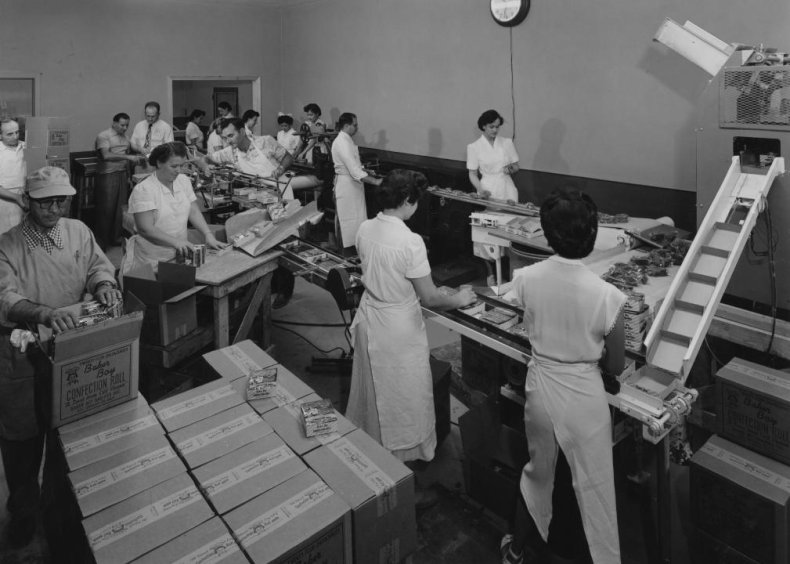 1962: Women’s labor force participation swells