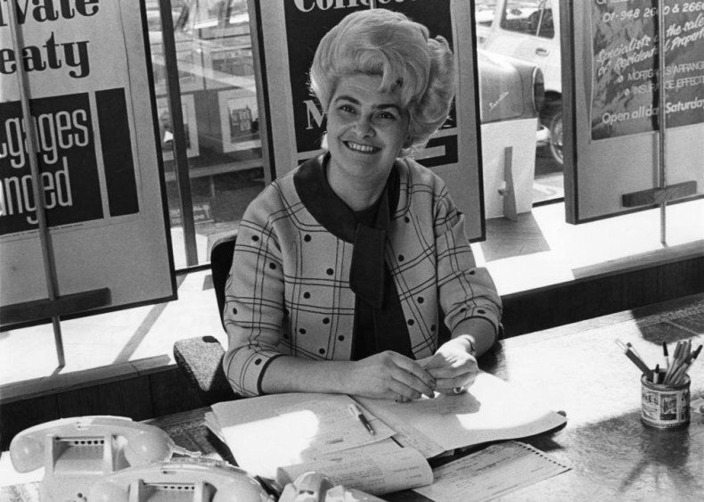 1972: Congress expands equal pay policies