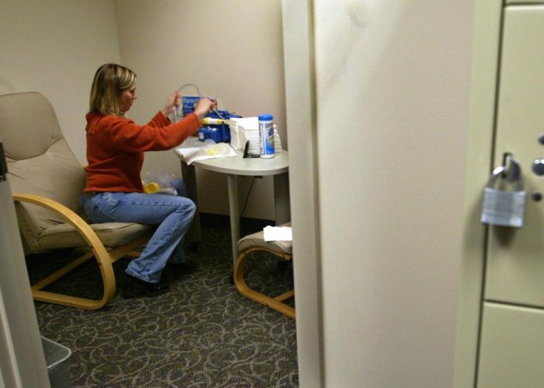2010: Break time for breastfeeding becomes mandatory