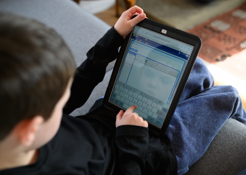 Households where students have easy device access: Overall