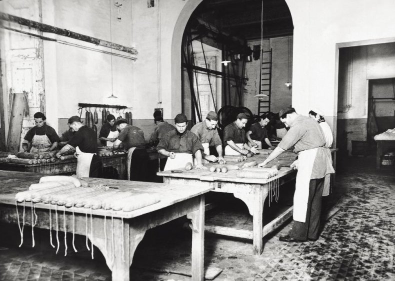 1897: Meat processors unionize