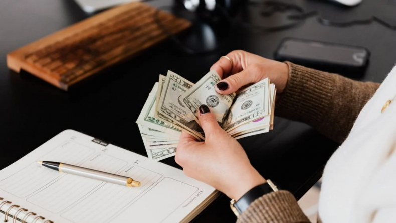 CEO Strategy - Counting Money 2 CEO Strategy - Counting Money 2