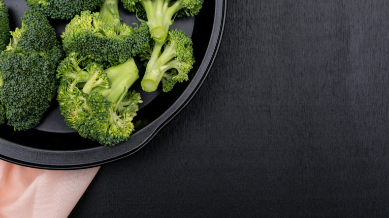 A Food Guide to Prevent Menopausal Bloating A Food Guide to Prevent Menopausal Bloating
