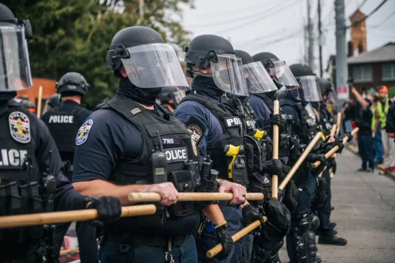 Louisville Police Officer Filmed Giving Advice to Heavily-Armed 'Militia'