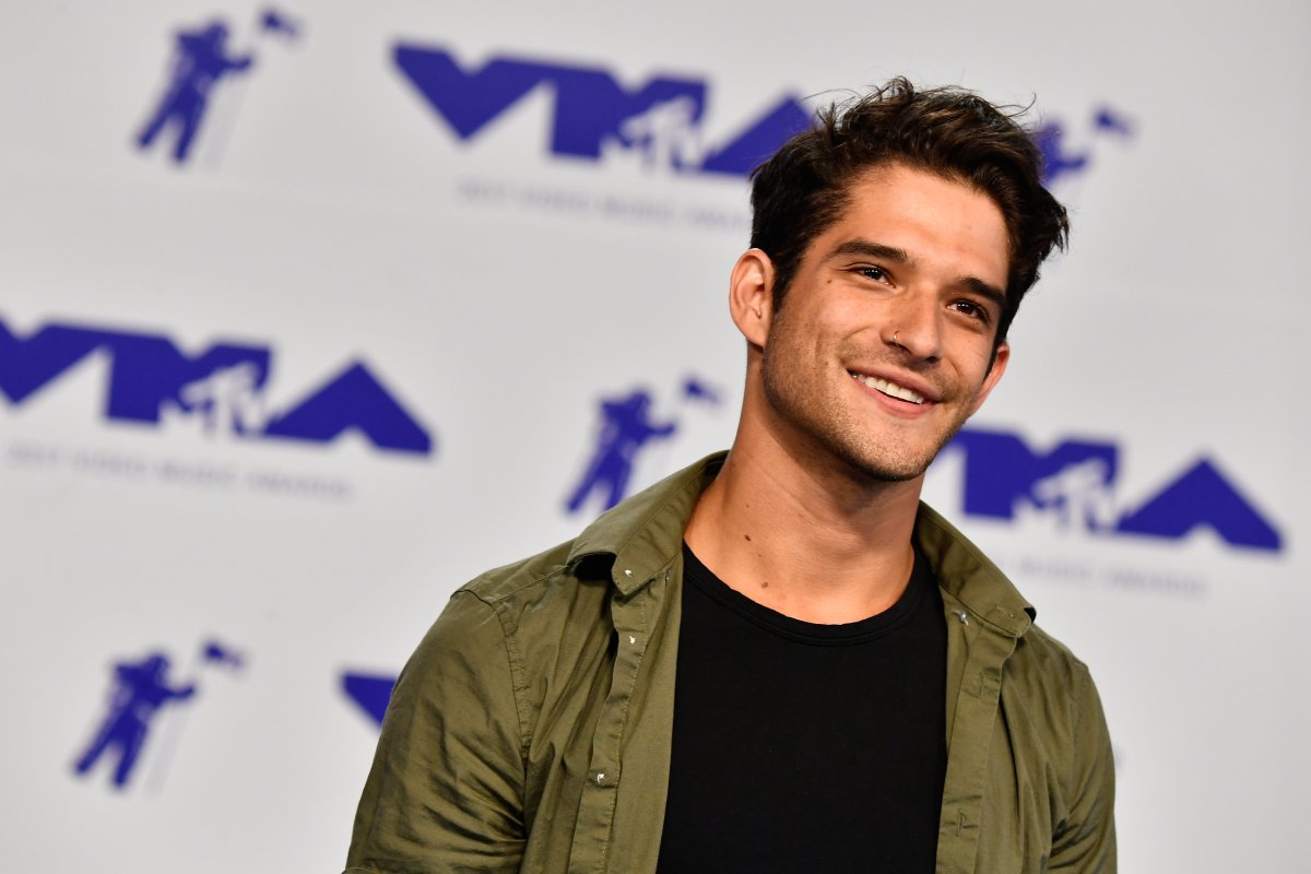 Tyler Posey Announces Hes On Onlyfans With This Nude Serenade