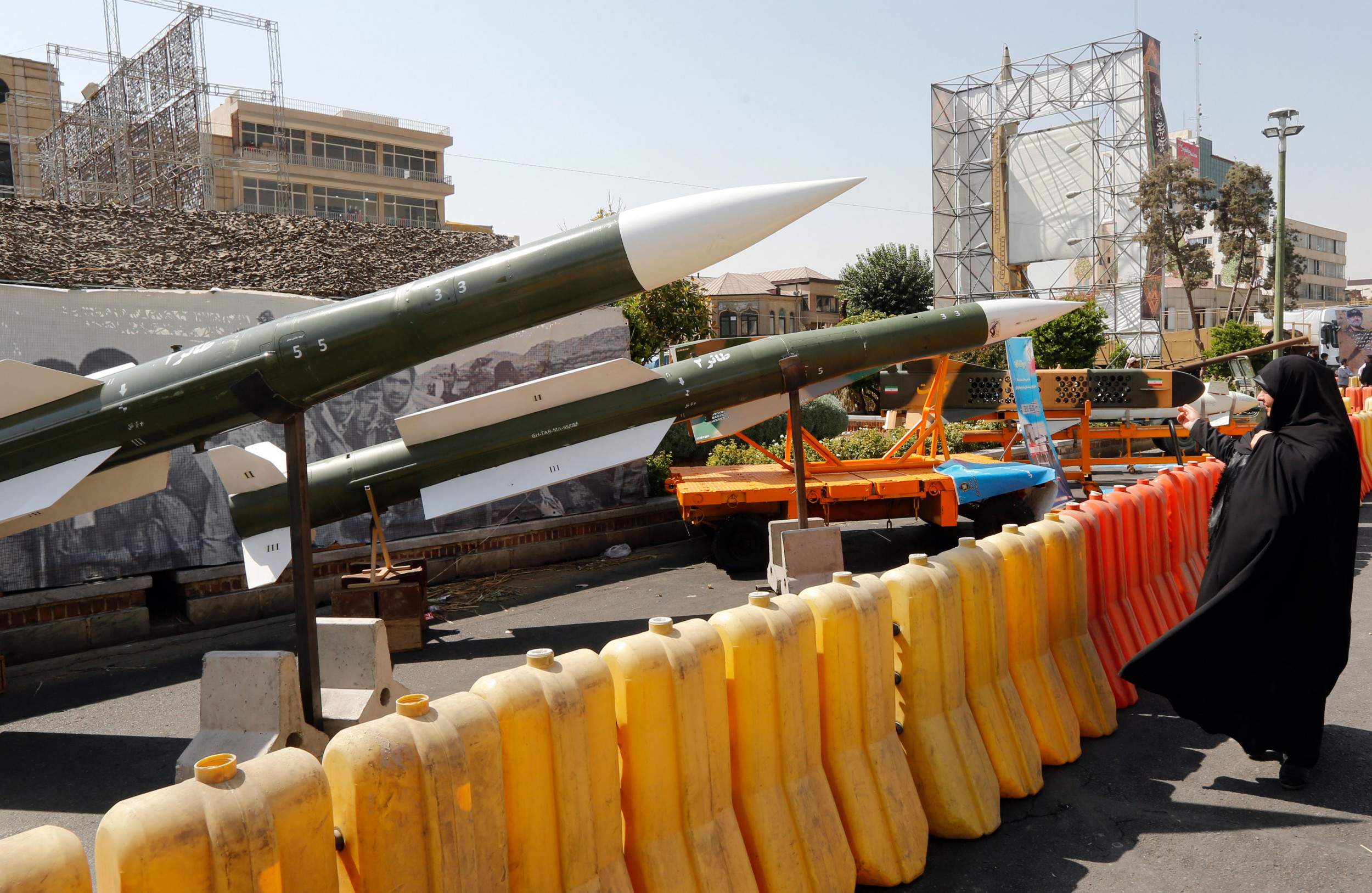 Das ist der Anfang vom Ende - Pagina 12 Iran-new-ballistic-missile-naval-weapon