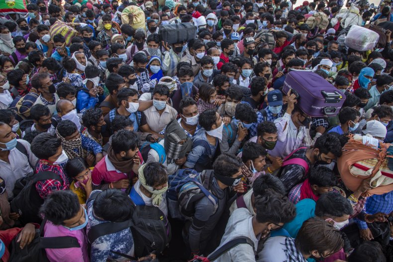 India migrants bus crowds coronavirus March2020