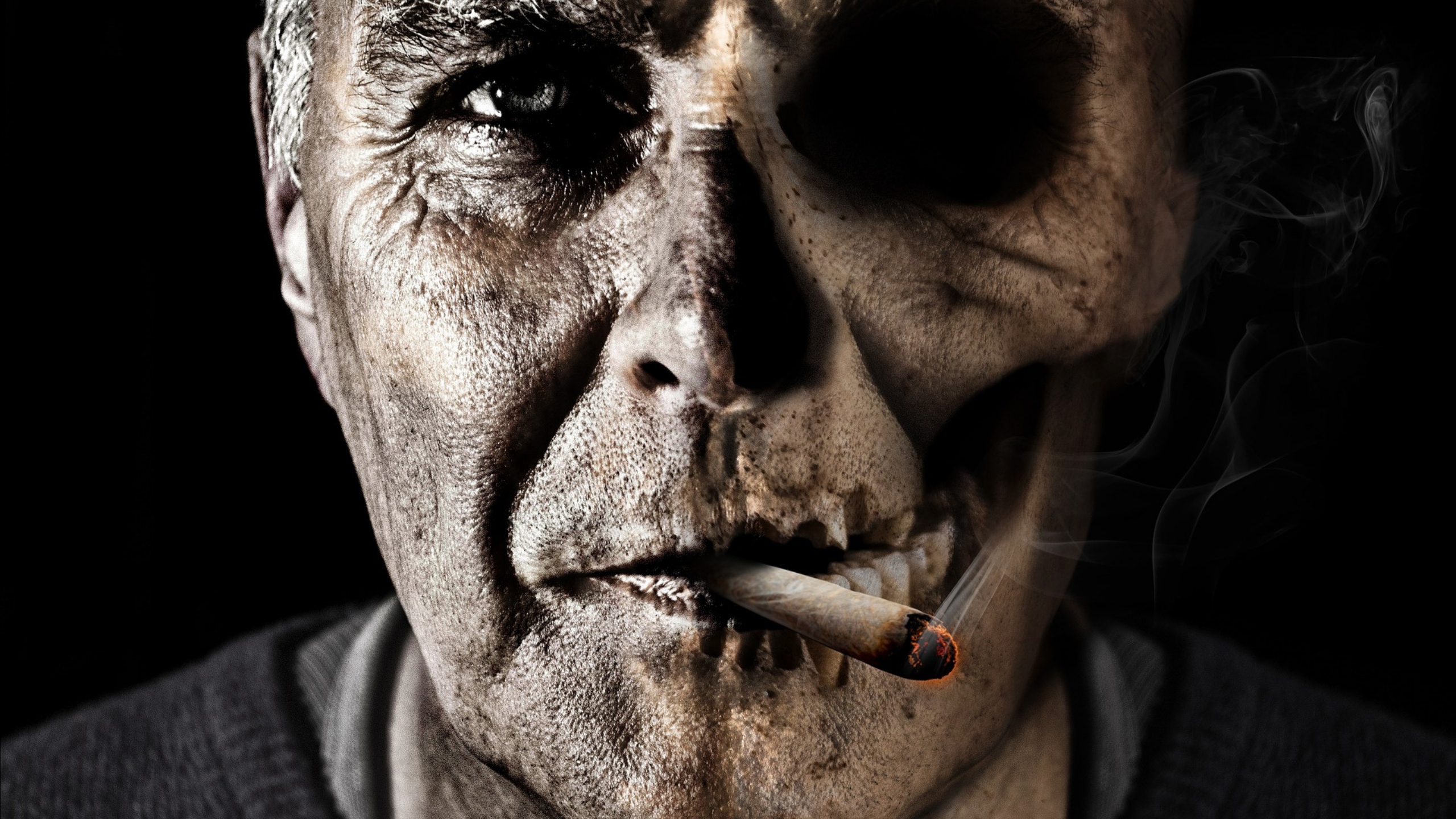 Люди умирают от сигарет. Человек с сигаретой. Курильщик.
