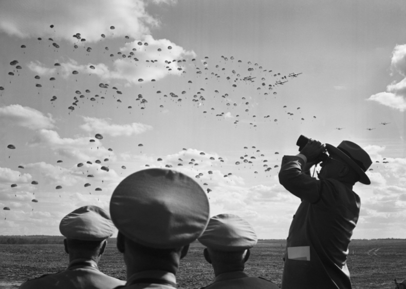 1949: Truman watches paratroopers