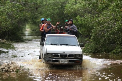 Hurricane Delta Manatee Lagoon Men Travel Car
