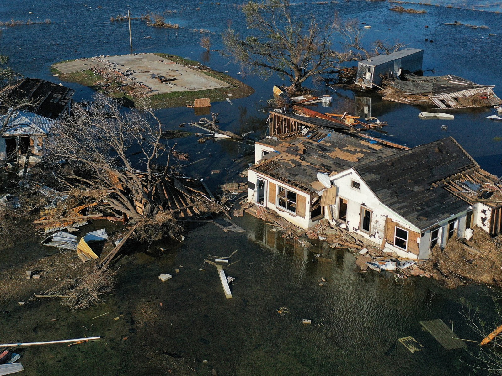 Delta Update Nearly 450 000 Without Power In Louisiana Texas And Mississippi