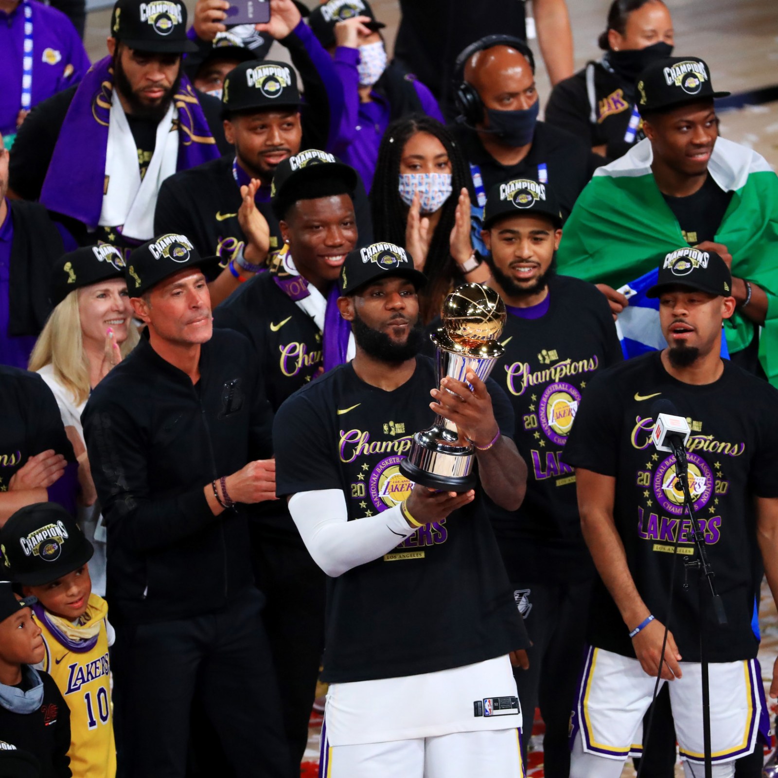 LeBron James' Lakers Win Has Eerie Parallels With Kobe Bryant's