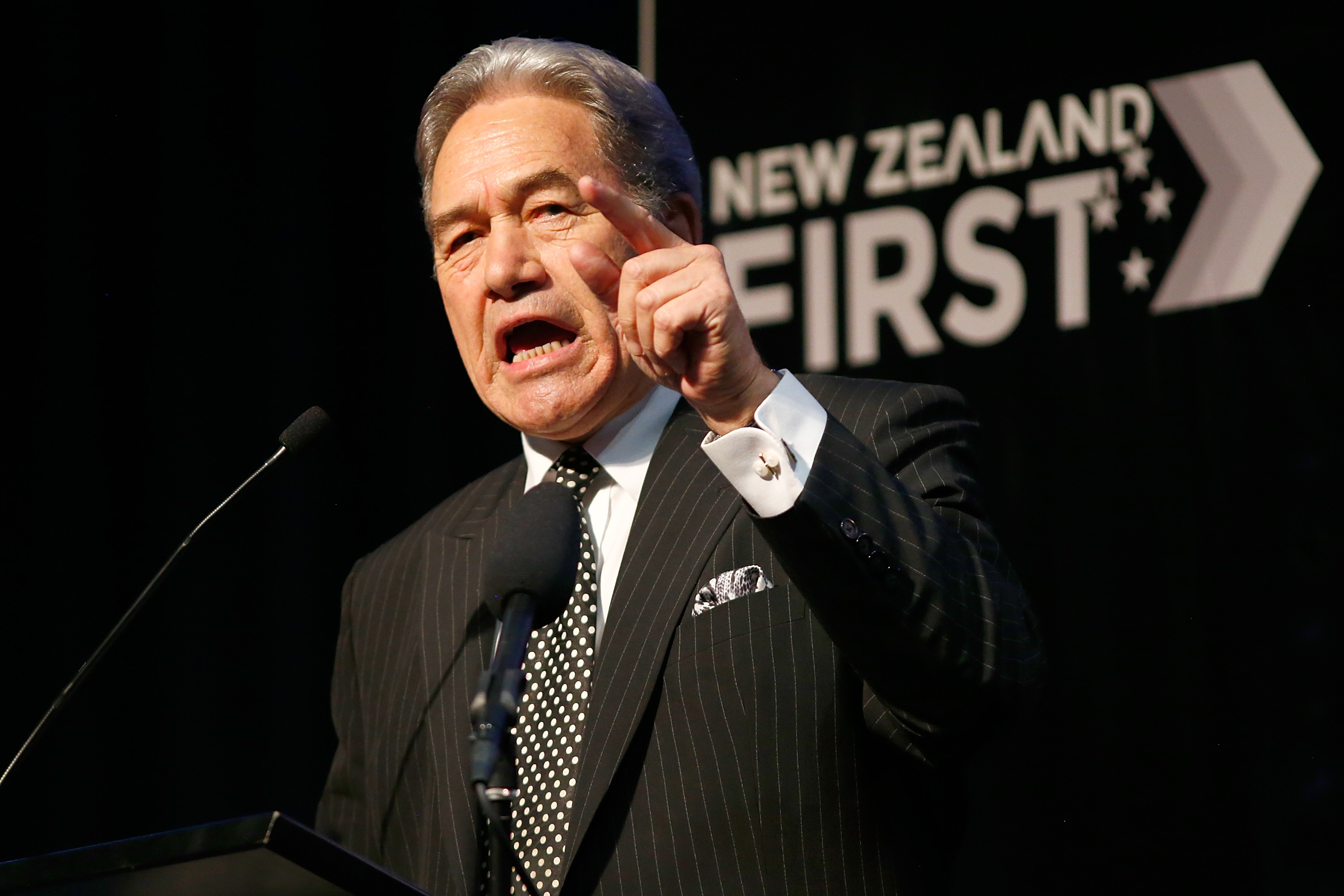 New zealand first. Winston Peters New Zealand. Уинстон Питерс. Питер Уинстон.