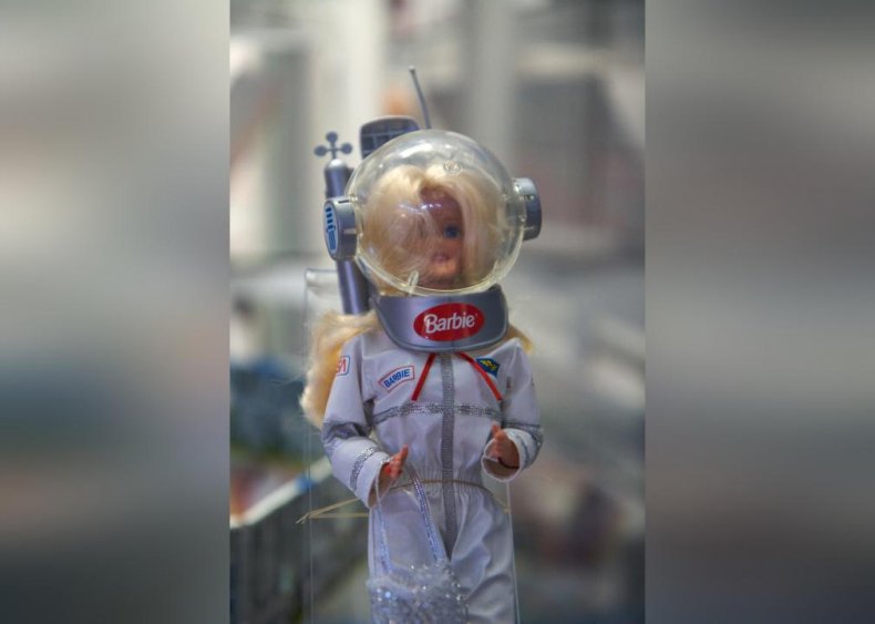 1994: Barbie goes back to space