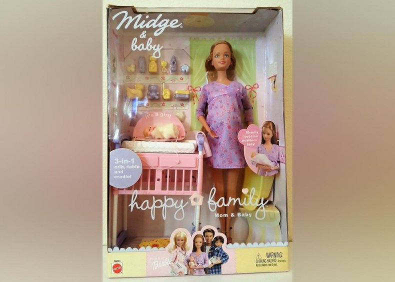 2002: Pregnant Midge causes controversy