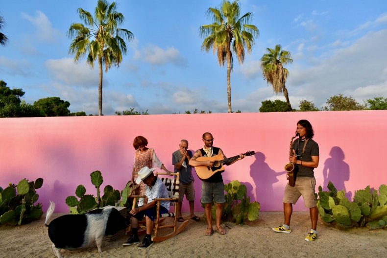 Colettivo Plays Music at El Hotelito