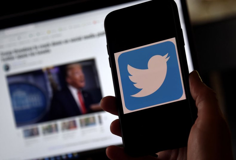 twitter logo smartphone