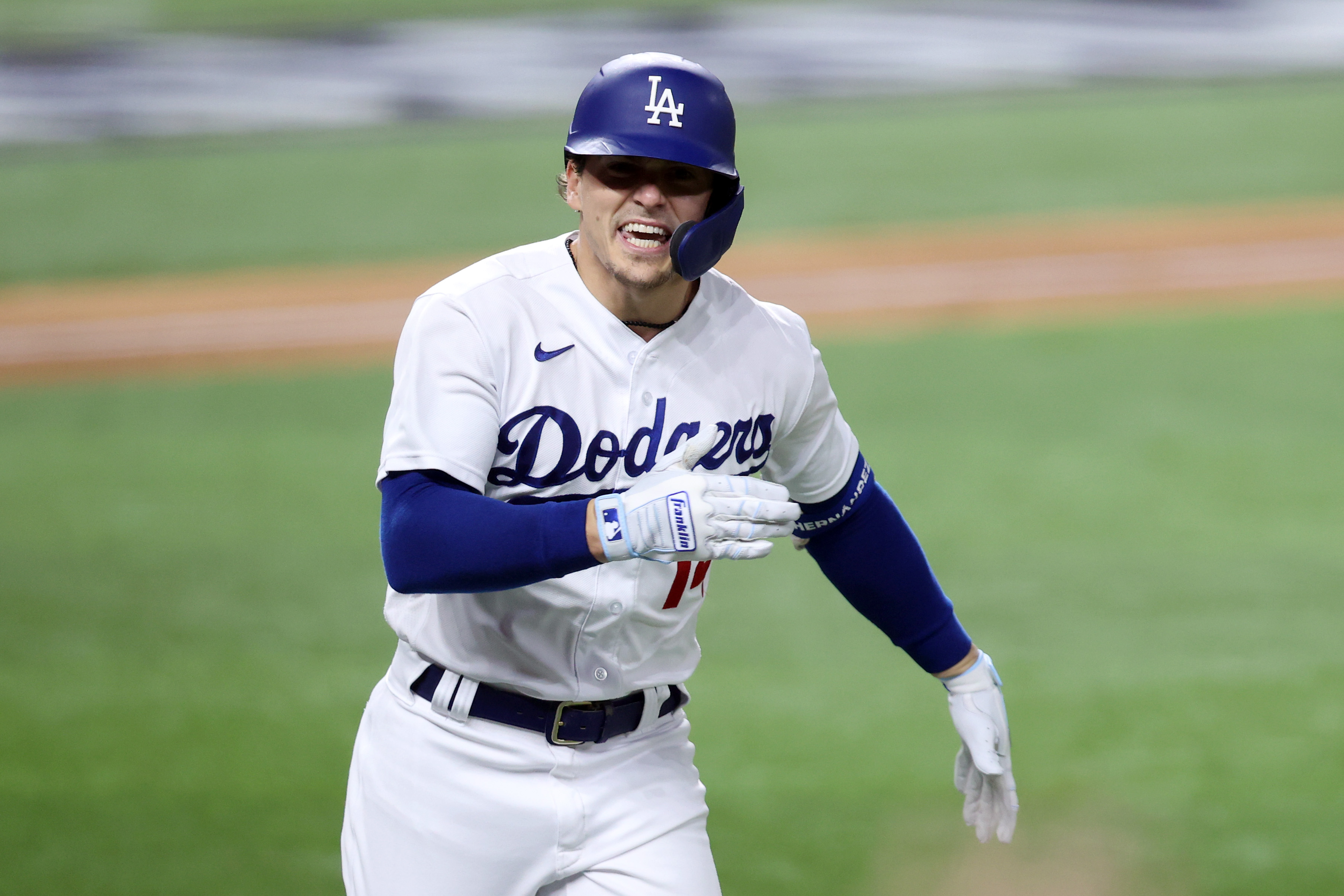 MLB playoffs: Enrique Hernandez lifts Dodgers into World Series
