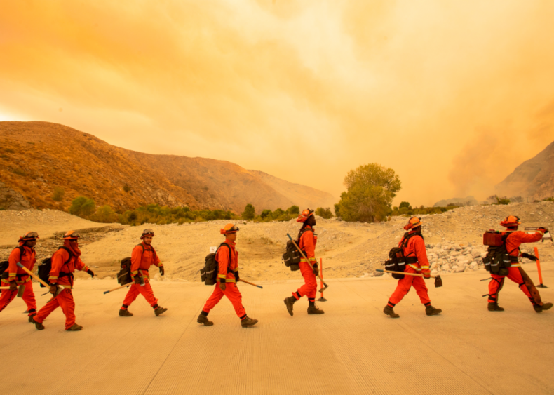 Apple Fire burns in Whitewater, California